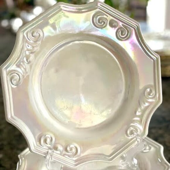 Set of 4 Italian Luncheon Plates  White Iridescent Pearlized Scalloped Edges - Picture 11 of 12